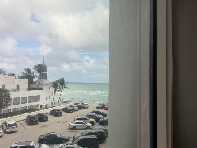 2-bedroom condo for sale in Hollywood - 3505 S Ocean Dr 310 - MondialRealty
