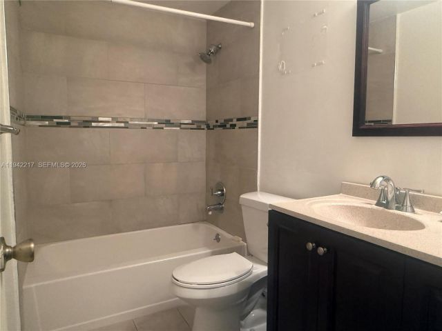 2-bedroom condo for sale in Hollywood - 3505 S Ocean Dr 310 - MondialRealty