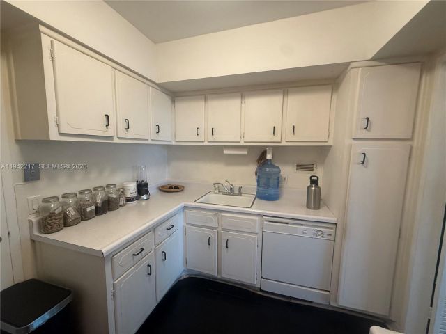 2-bedroom condo for sale in Hollywood - 3505 S Ocean Dr 310 - MondialRealty