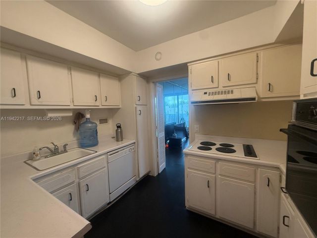 2-bedroom condo for sale in Hollywood - 3505 S Ocean Dr 310 - MondialRealty