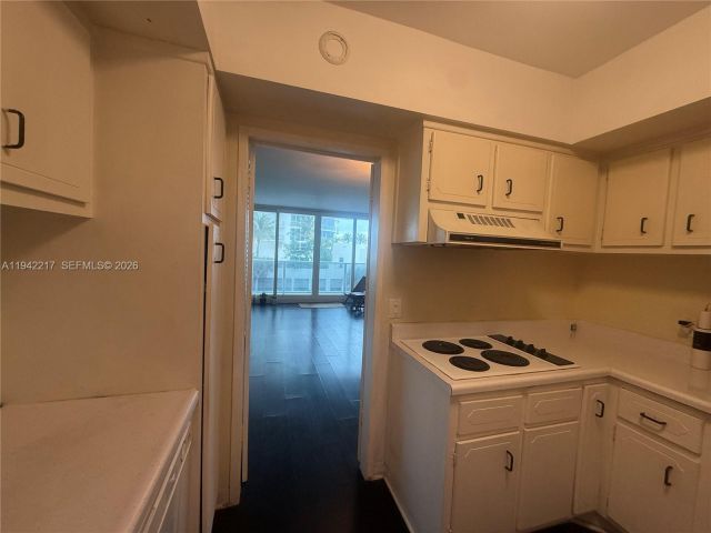 2-bedroom condo for sale in Hollywood - 3505 S Ocean Dr 310 - MondialRealty