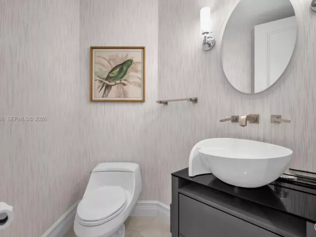 3-bedroom condo for rent in Sunny Isles Beach - 16051 Collins Ave 2001 - MondialRealty