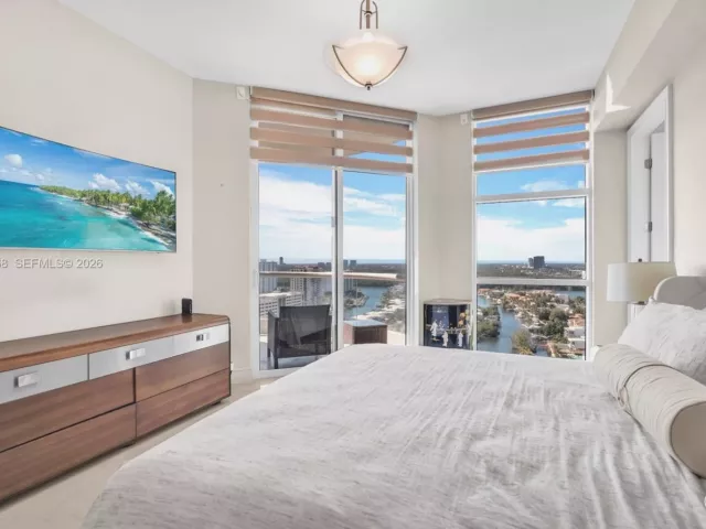 3-bedroom condo for rent in Sunny Isles Beach - 16051 Collins Ave 2001 - MondialRealty