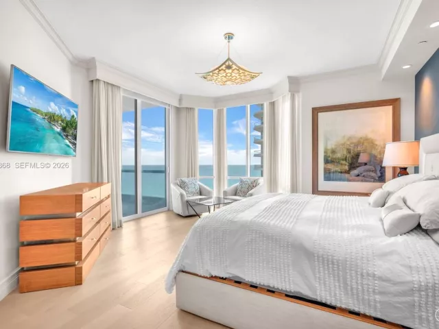 3-bedroom condo for rent in Sunny Isles Beach - 16051 Collins Ave 2001 - MondialRealty