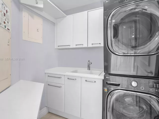 3-bedroom condo for rent in Sunny Isles Beach - 16051 Collins Ave 2001 - MondialRealty