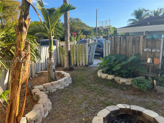 3-bedroom home for rent in Miami - 8801 SW 42nd St - MondialRealty