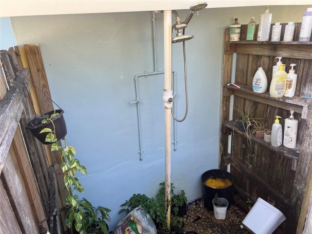 3-bedroom home for rent in Miami - 8801 SW 42nd St - MondialRealty