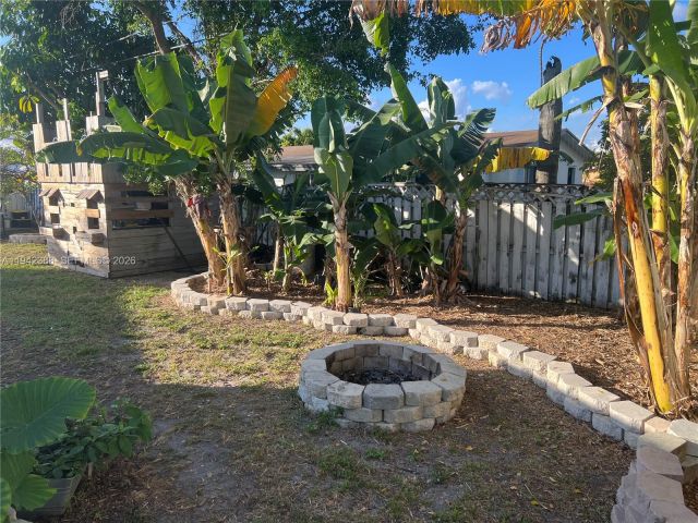 3-bedroom home for rent in Miami - 8801 SW 42nd St - MondialRealty