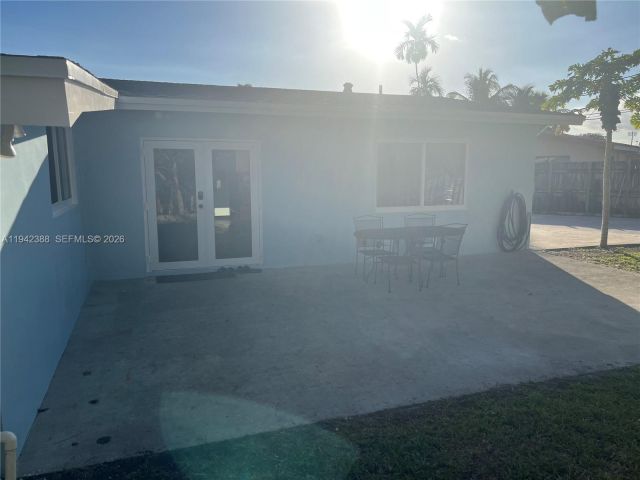 3-bedroom home for rent in Miami - 8801 SW 42nd St - MondialRealty