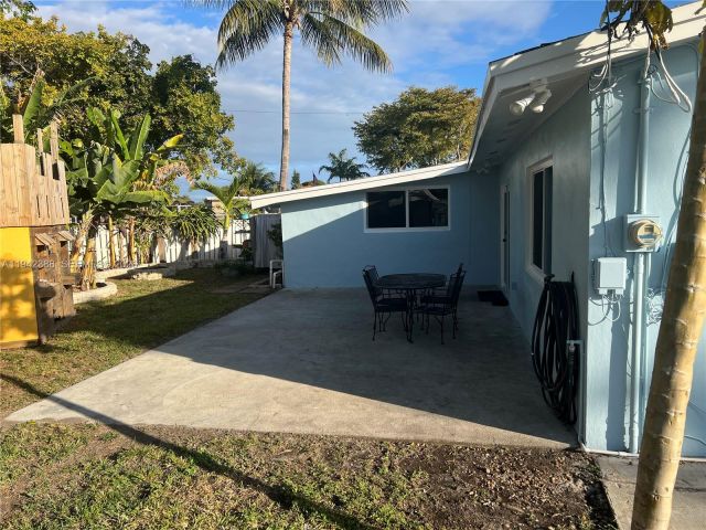 3-bedroom home for rent in Miami - 8801 SW 42nd St - MondialRealty