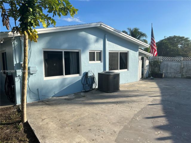 3-bedroom home for rent in Miami - 8801 SW 42nd St - MondialRealty
