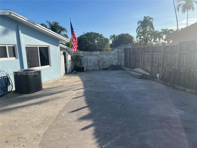 3-bedroom home for rent in Miami - 8801 SW 42nd St - MondialRealty