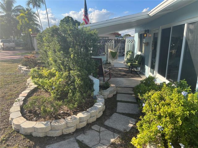 3-bedroom home for rent in Miami - 8801 SW 42nd St - MondialRealty