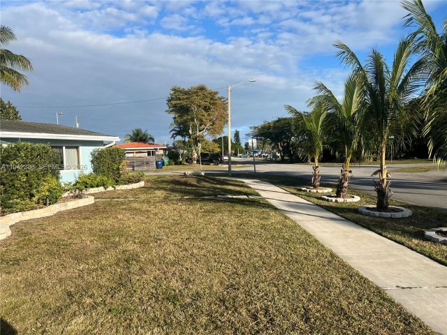 3-bedroom home for rent in Miami - 8801 SW 42nd St - MondialRealty