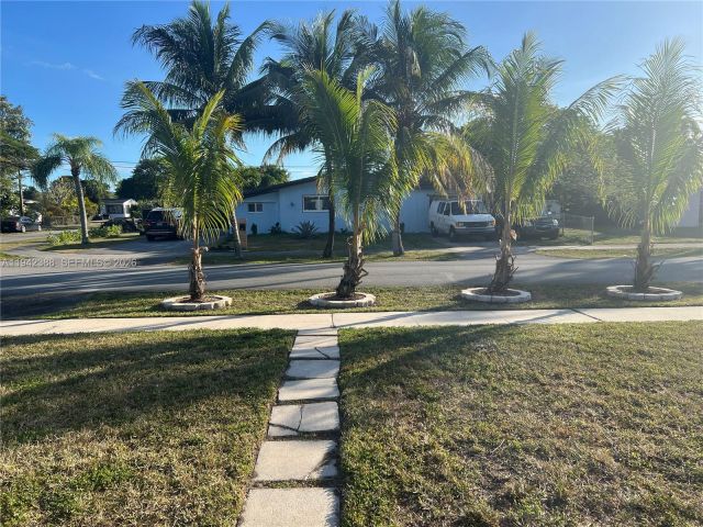 3-bedroom home for rent in Miami - 8801 SW 42nd St - MondialRealty