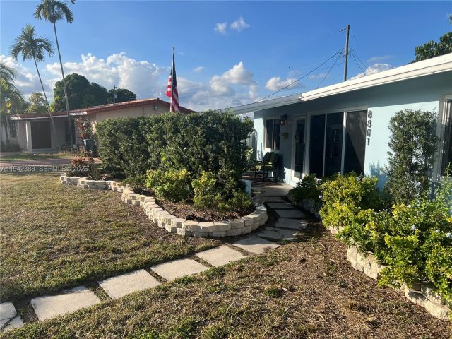 3-bedroom home for rent in Miami - 8801 SW 42nd St - MondialRealty