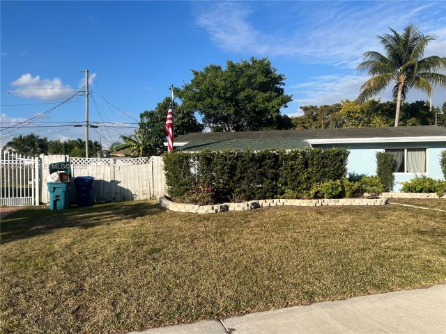 3-bedroom home for rent in Miami - 8801 SW 42nd St - MondialRealty