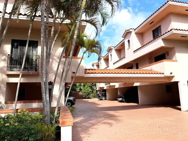 2-bedroom home for sale in Coral Gables - 231 Majorca Ave C - MondialRealty