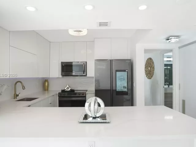 2-bedroom condo for sale in Hallandale Beach - 2017 S Ocean Dr 1206 - MondialRealty