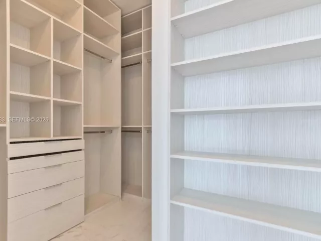 2-bedroom condo for rent in Sunny Isles Beach - 17475 Collins Ave 2003 - MondialRealty