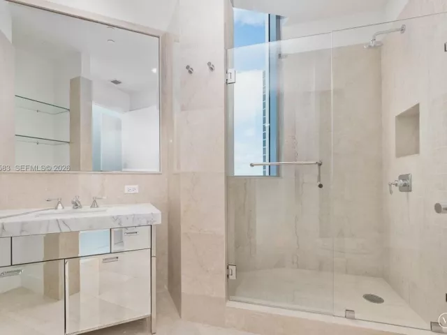 2-bedroom condo for rent in Sunny Isles Beach - 17475 Collins Ave 2003 - MondialRealty