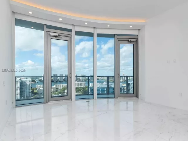 2-bedroom condo for rent in Sunny Isles Beach - 17475 Collins Ave 2003 - MondialRealty