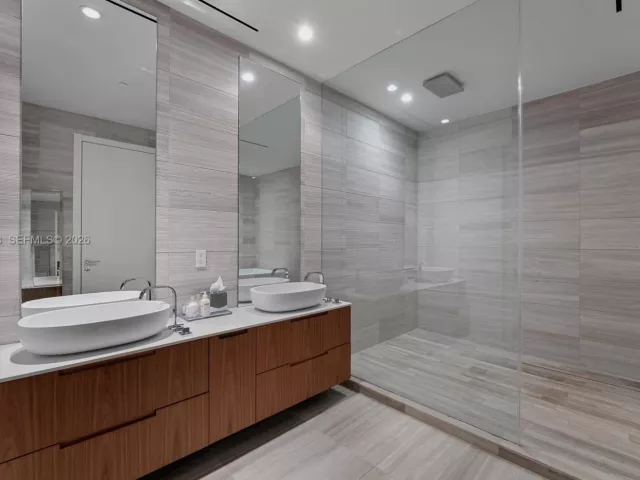 2-bedroom condo for sale in Miami Beach - 4701 N Meridian Ave 315 - MondialRealty