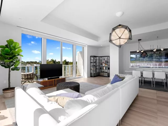 2-bedroom condo for sale in Miami Beach - 4701 N Meridian Ave 315 - MondialRealty