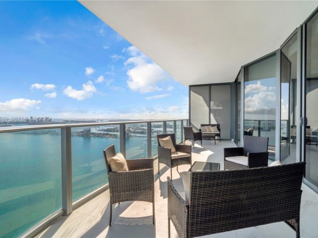 Apartment for sale  Unit #4501 - photo 7066425