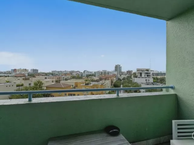1-bedroom condo for sale in Miami Beach - 90 Alton Rd 807 - MondialRealty