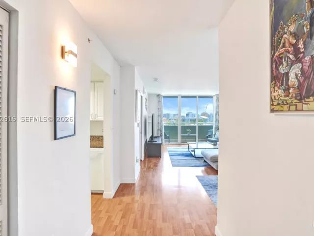 1-bedroom condo for sale in Miami Beach - 90 Alton Rd 807 - MondialRealty