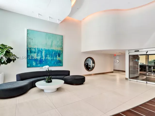 1-bedroom condo for sale in Miami Beach - 90 Alton Rd 807 - MondialRealty