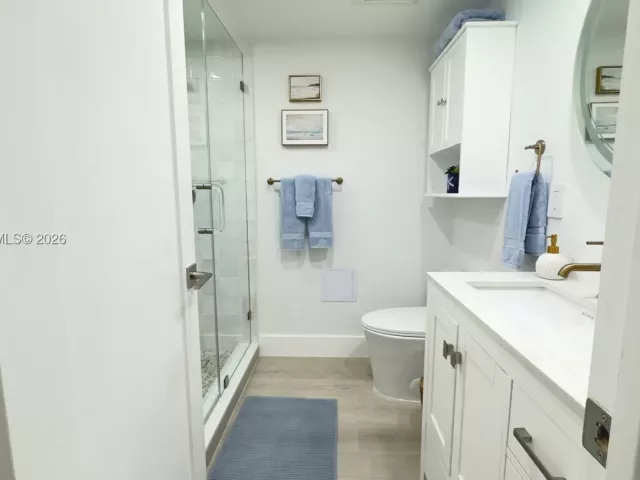 2-bedroom condo for rent in Miami Beach - 5161 Collins Ave 715 - MondialRealty