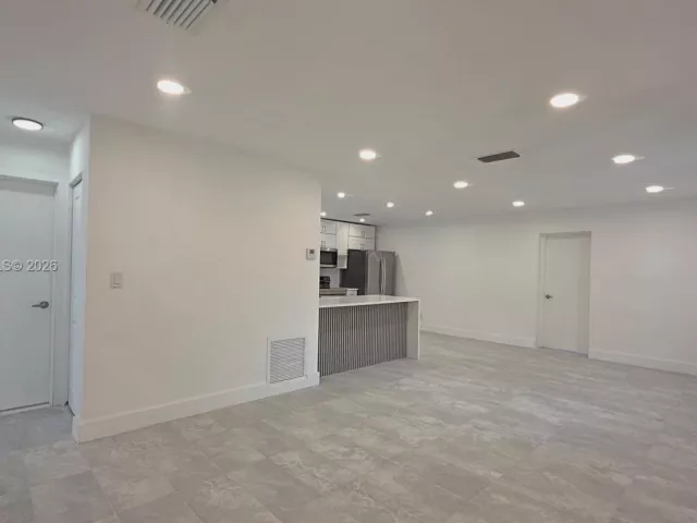 4-bedroom home for rent in Pompano Beach - 1700 N Cypress Rd - MondialRealty