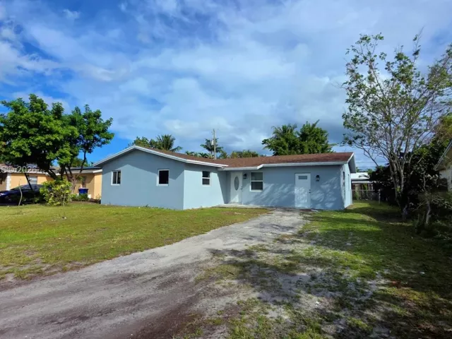 4-bedroom home for rent in Pompano Beach - 1700 N Cypress Rd - MondialRealty