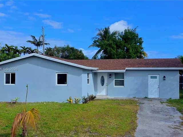 4-bedroom home for rent in Pompano Beach - 1700 N Cypress Rd - MondialRealty