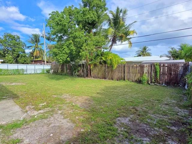 4-bedroom home for rent in Pompano Beach - 1700 N Cypress Rd - MondialRealty