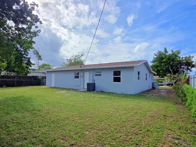 4-bedroom home for rent in Pompano Beach - 1700 N Cypress Rd - MondialRealty