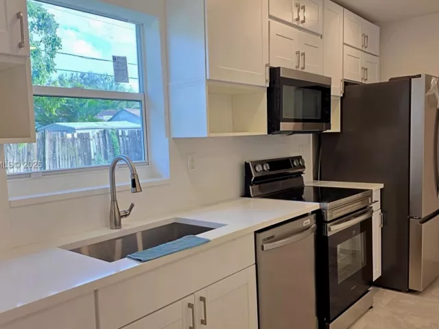 4-bedroom home for rent in Pompano Beach - 1700 N Cypress Rd - MondialRealty