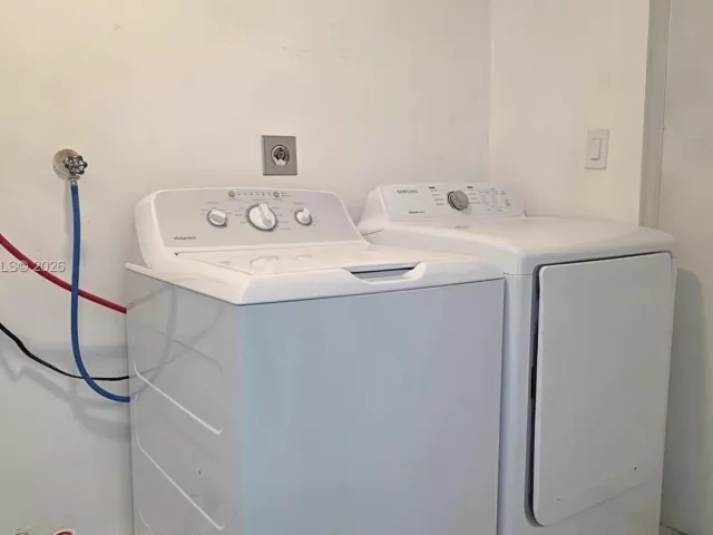 4-bedroom home for rent in Pompano Beach - 1700 N Cypress Rd - MondialRealty