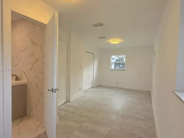 4-bedroom home for rent in Pompano Beach - 1700 N Cypress Rd - MondialRealty