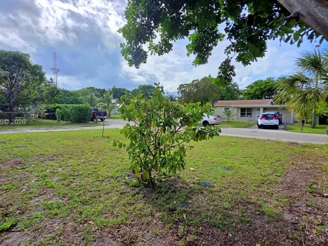4-bedroom home for rent in Pompano Beach - 1700 N Cypress Rd - MondialRealty
