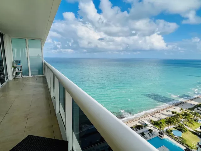 2-bedroom condo for sale in Hallandale Beach - 1830 S Ocean Dr 3006 - MondialRealty