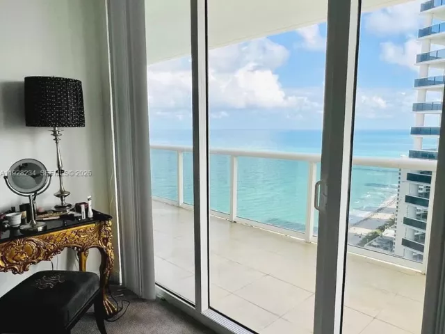 2-bedroom condo for sale in Hallandale Beach - 1830 S Ocean Dr 3006 - MondialRealty