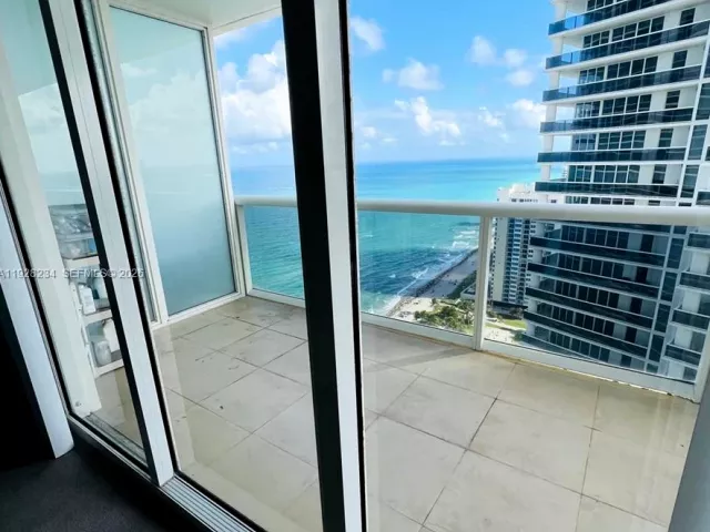 2-bedroom condo for sale in Hallandale Beach - 1830 S Ocean Dr 3006 - MondialRealty