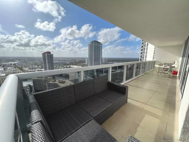 2-bedroom condo for sale in Hallandale Beach - 1830 S Ocean Dr 3006 - MondialRealty