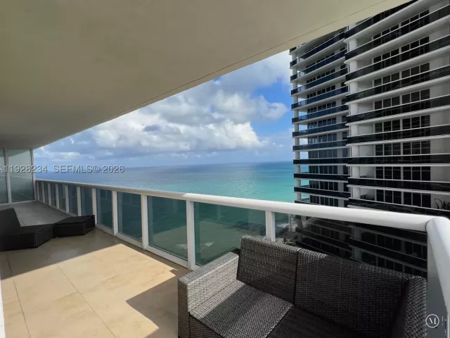 2-bedroom condo for sale in Hallandale Beach - 1830 S Ocean Dr 3006 - MondialRealty
