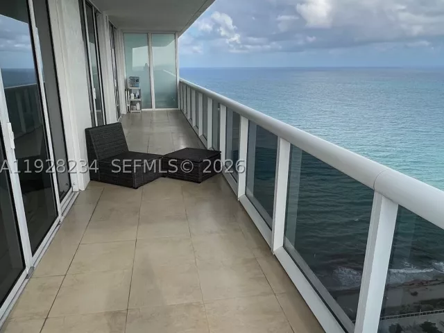 2-bedroom condo for sale in Hallandale Beach - 1830 S Ocean Dr 3006 - MondialRealty