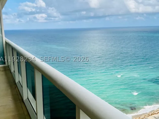 2-bedroom condo for sale in Hallandale Beach - 1830 S Ocean Dr 3006 - MondialRealty