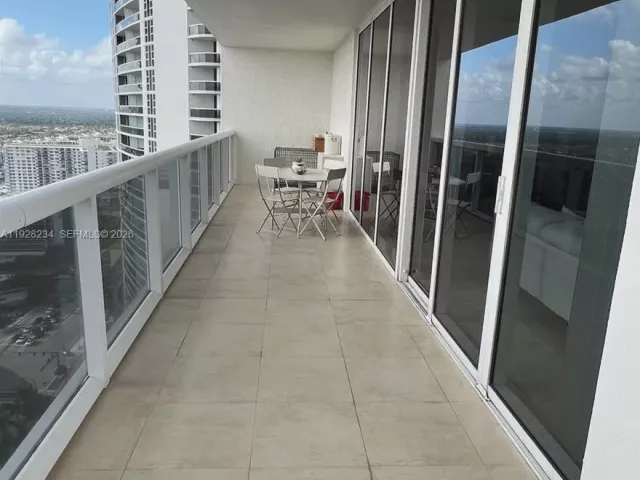 2-bedroom condo for sale in Hallandale Beach - 1830 S Ocean Dr 3006 - MondialRealty